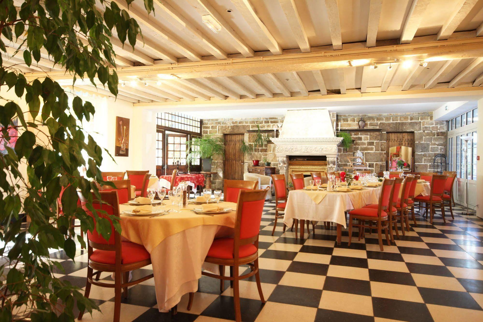 Logis Hotel De France Restaurant Grill دومفرونت المظهر الخارجي الصورة